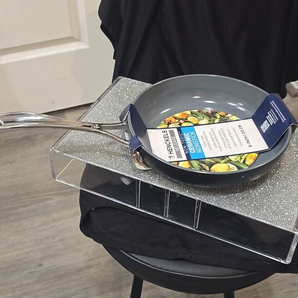 Henckels Release Ceramic Non-Stick 8" Fry Pan - Picture 5 of 10